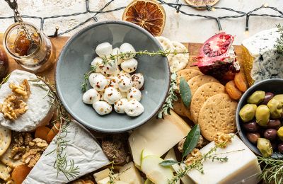 Πώς θα φτιάξεις το πιο τέλειο platter με τυριά για τις γιορτές
