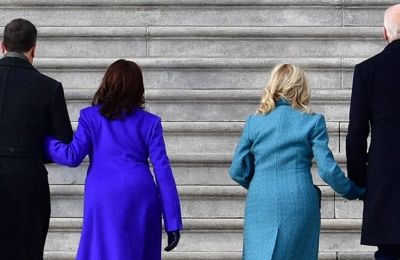 Kamala Harris - Jill Biden: Οι συμβολισμοί πίσω από τα looks 