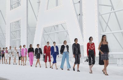 Chanel RTW SS21: Οι δημιουργίες που υμνούν τις κινηματογραφικές μούσες