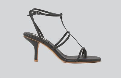 Mules με τακούνι €39.95 από Zara