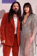 O Alessandro Michele και η Dakota Johnson