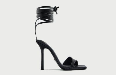 Mules με τακούνι €39.95 από Zara