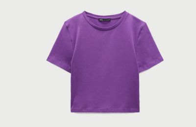 Μωβ κοντομάνικο T-shirt €7.95 από Zara   