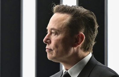 Elon Musk:  Γιατί «παγώνει» προσωρινά το deal με το Twitter