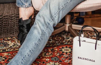 Φουσκωτές κούκλες στις βιτρίνες του Balenciaga στο Μανχάταν