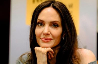 Angelina Jolie: Έφτασε στο Πακιστάν το οποίο έχει καταστραφεί από τις πλημμύρες