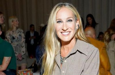 Η Sarah Jessica Parker εμφανίστηκε με το iconic νυφικό της Carrie από το «And Just Like That»