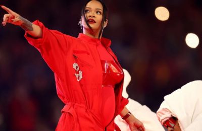 Έγκυος για δεύτερη φορά η Rihanna: Το ανακοίνωσε μέσα από την εμφάνιση της στο Super Bowl