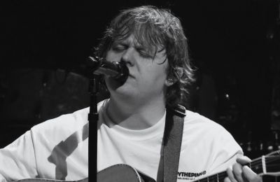 Lewis Capaldi: Θα εγκαταλείψει την μουσική λόγω προβλήματος υγείας που έχει;