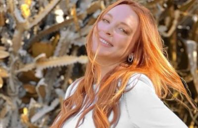 Lidsay Lohan: Ποζάρει με το μαγιό της σε προχωρημένη εγκυμοσύνη