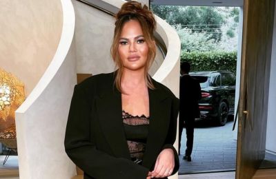 Chrissy Teigen: Απέκτησε τέταρτο παιδί μέσω παρένθετης μητέρας 