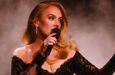 Adele: Έξαλλη η γνωστή τραγουδίστρια 