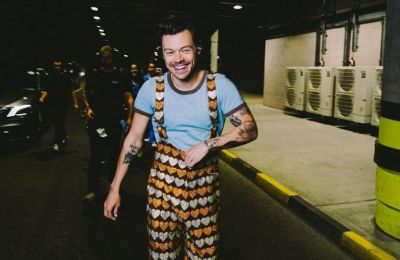 Harry Styles: Τραυματίστηκε από αντικείμενο που του πέταξαν στην σκηνή 