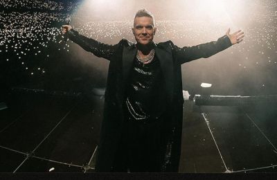 photo by @robbiewilliams