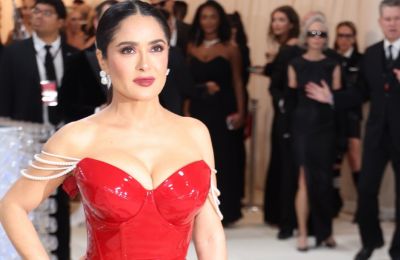 Salma Hayek: Έτσι καλύπτει τις λευκές τρίχες της  