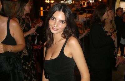 Emrata: Πόζαρε γυμνή στην μπανιέρα 