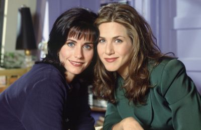 Aniston: Οι τρυφερές ευχές στην Courteney Cox